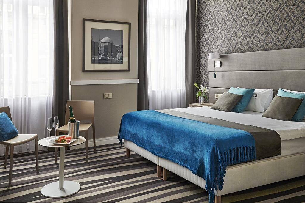 A szállodai boxspring ágy 90x200 cm-es méretben több szempontból is előnyös