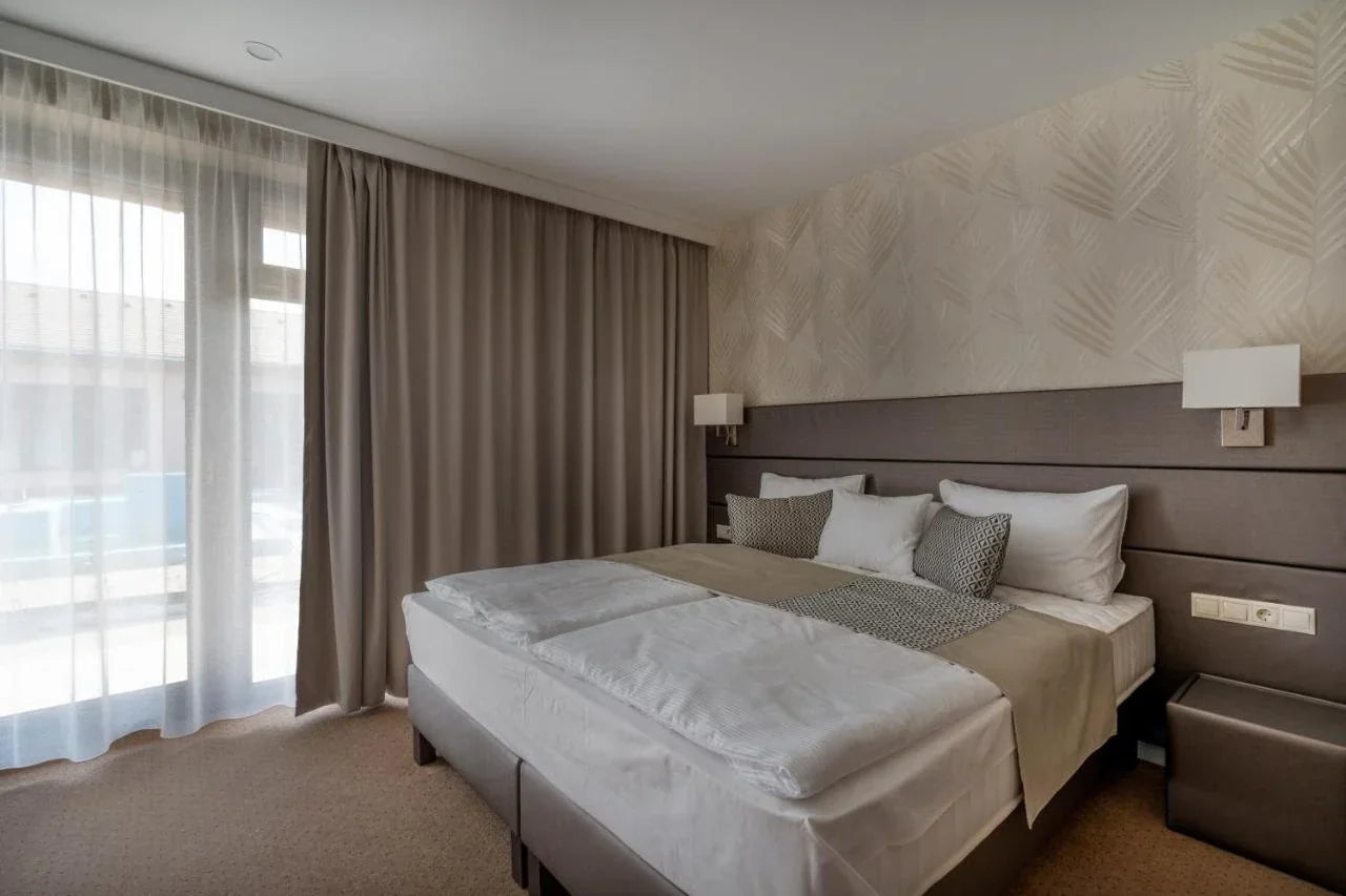 Szállodai függönyök: komfort, biztonság és elegancia egy megoldásban