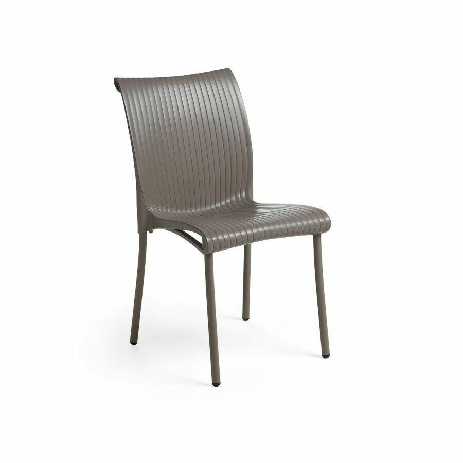 nardi-regina-szek-01